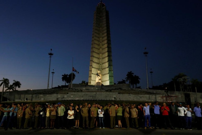 Anh: Dan Cuba khap nuoc tien biet lanh tu Fidel Castro-Hinh-10